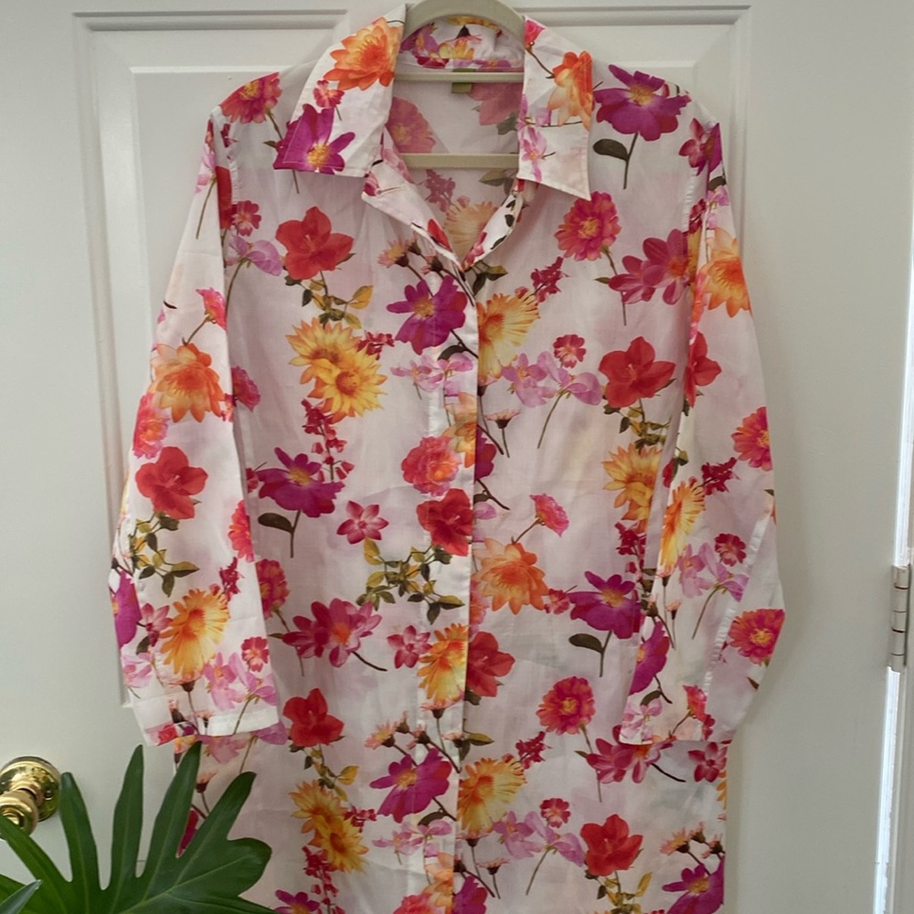 Omnia Floral Button Dress Coat. Made in England. Size Large.